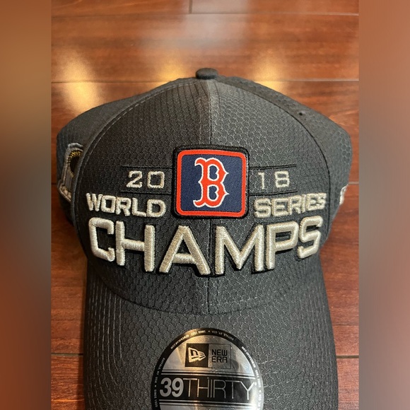 Boston Red Sox New Era 2018 World Series Champions Locker Room 39THIRTY OSFM Hat - Picture 2 of 14